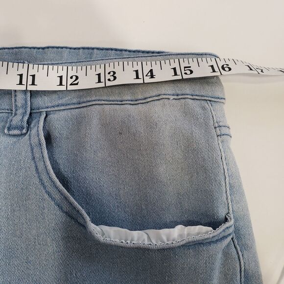 Women's Distressed Stretchy Jeans, Size Medium - Picture 5 of 9
